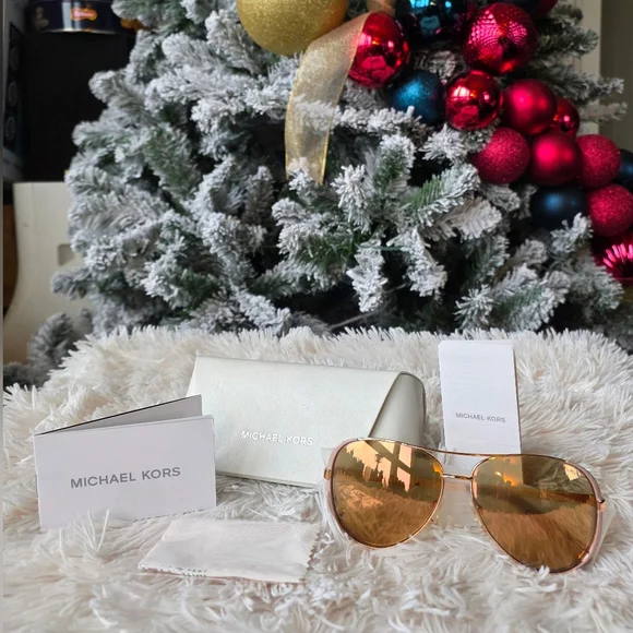 Michael Kors Gold Aviator Sunglasses with Case - Picture 1 of 5